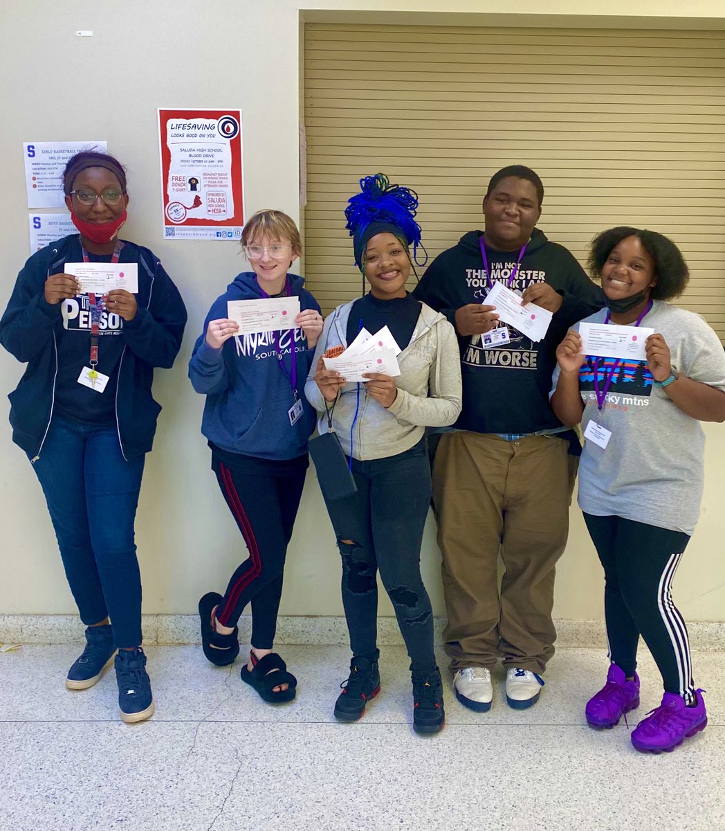 SaludaCounselor's tweet photo. The @SaludaHigh #GoldenGateMovement struck again, with “pay it forward” vouchers to 20 random students, to use at the @SaludaAthletics concession stand at today’s lunch. Consistent reminders to #StayKind, everyday! #IWillBeThatPerson #OneSaluda https://t.co/3pWPxBF7j3