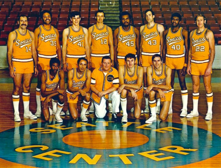 Super70sSports's tweet photo. This may be the unhealthiest looking NBA team I’ve ever seen. I feel like two or three guys were smoking heaters on the court at any given time. https://t.co/7oGYplUw5G