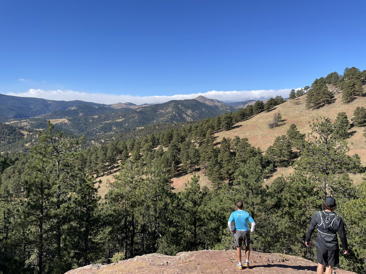 johnd's tweet photo. Beautiful trail run with a great crew of coworkers! #10KForGood 
Grateful for the opportunity to get outside, run, and raise money for the International Refugee Assistance Project 🙌🏼 #TwitterForGood https://t.co/VzUhGWPWoO