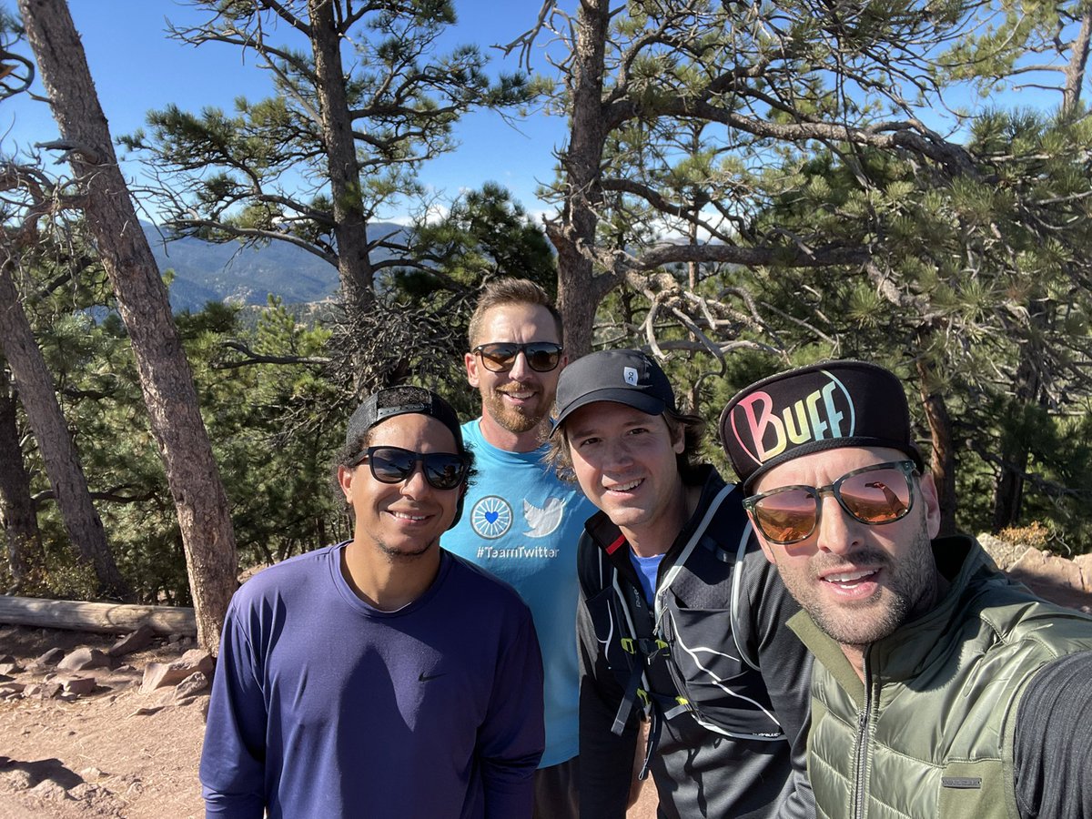 johnd's tweet photo. Beautiful trail run with a great crew of coworkers! #10KForGood 
Grateful for the opportunity to get outside, run, and raise money for the International Refugee Assistance Project 🙌🏼 #TwitterForGood https://t.co/VzUhGWPWoO