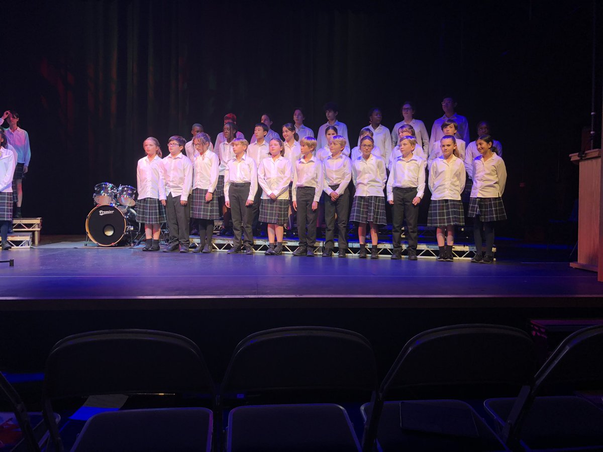 It’s been a busy day for @LeysCambridge Music Department culminating in a fantastic Moulton Concert this evening performed by the Year 7 and 8 pupils. Well done everybody! And thank you to @LeysGreatHall for hosting and tech support.