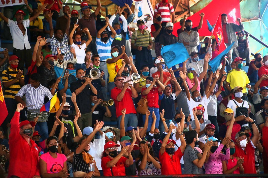 ¡La juventud tiene el compromiso de salir al frente, de organizarse y de movilizarnos! ✊😁

Les recuerdo con la mano en el corazón, que como Revolucionarios debemos estar al servicio del pueblo, eso jamás lo olviden ni dejen de practicarlo.🚩

#Maturín #venezuelatieneconqué