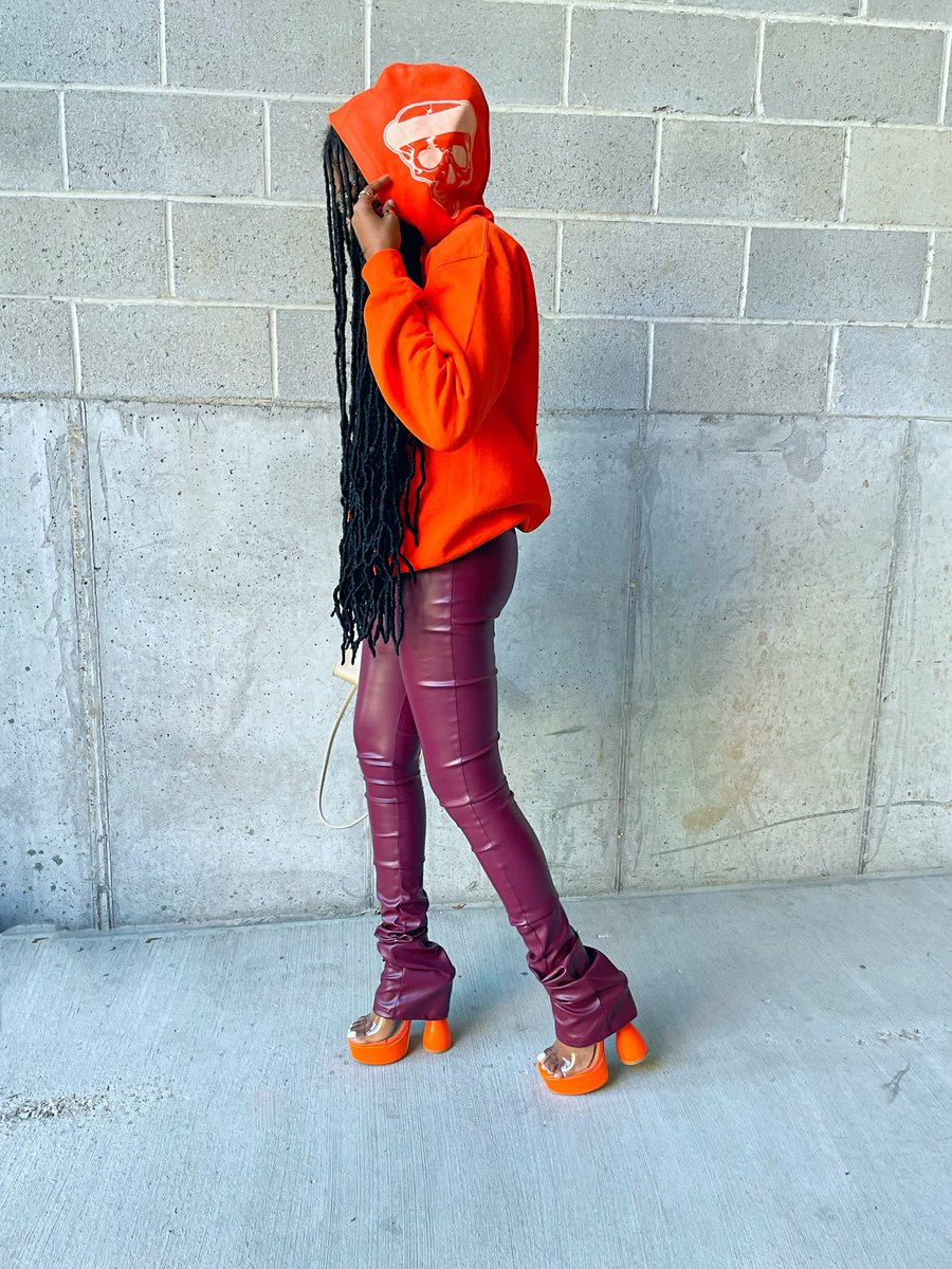 dionnna__'s tweet image. I be so indecisive when it comes to this shit, so I gotta just do both 🤷🏽‍♀️✨ shop this hoodie thoooo 🤪