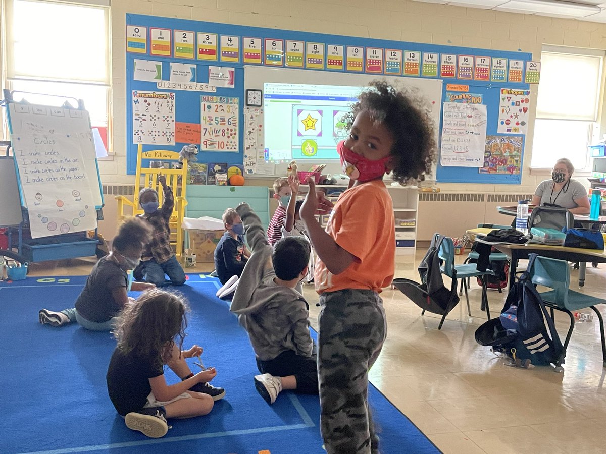 NS_SLP_MOM's tweet photo. Best day EVER for this SLP teaching in P/1 Kelloway/LeBlanc @AWES_official ! The energy, enthusiasm &amp; effort of these students made my heart full ! #FeetInTheAir #RhymingFun #BucketFull #gratefulSLP @HRCE_NS @HRCEAutismTeam @HRCE_StudentSer @AssistTechHRCE https://t.co/n5387tVetB