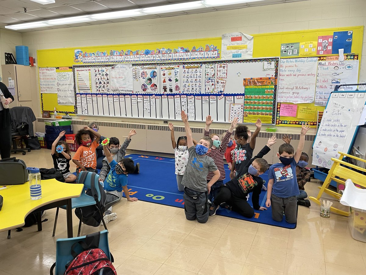NS_SLP_MOM's tweet photo. Best day EVER for this SLP teaching in P/1 Kelloway/LeBlanc @AWES_official ! The energy, enthusiasm &amp; effort of these students made my heart full ! #FeetInTheAir #RhymingFun #BucketFull #gratefulSLP @HRCE_NS @HRCEAutismTeam @HRCE_StudentSer @AssistTechHRCE https://t.co/n5387tVetB