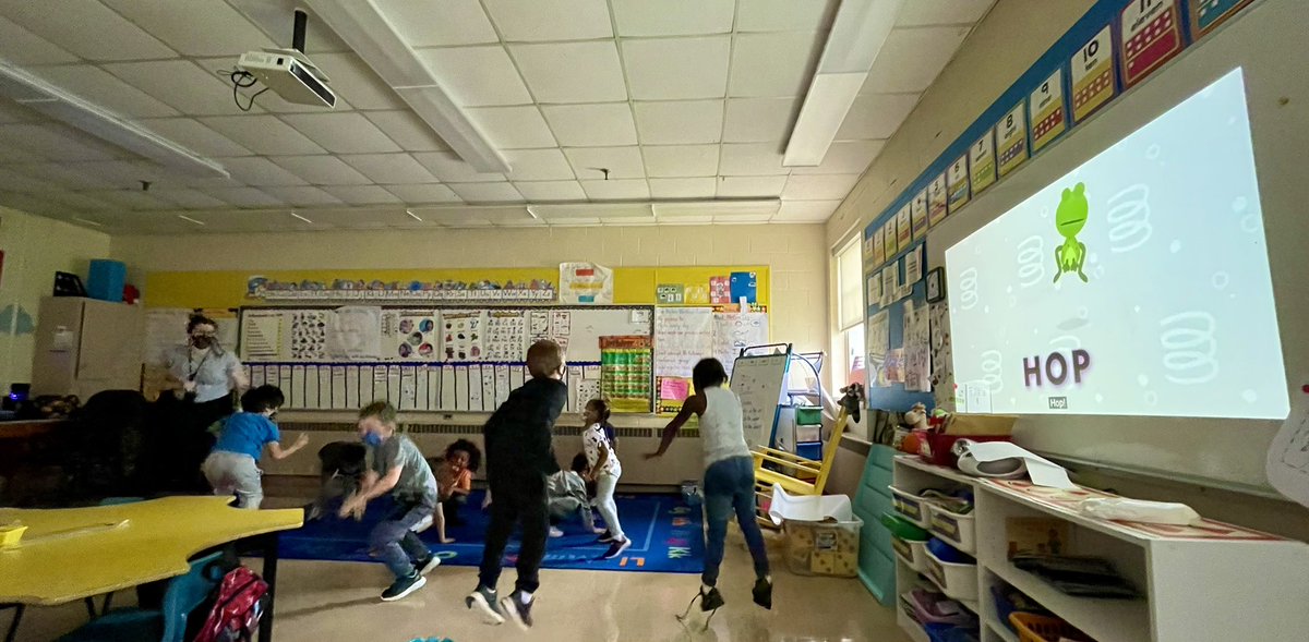 NS_SLP_MOM's tweet photo. Best day EVER for this SLP teaching in P/1 Kelloway/LeBlanc @AWES_official ! The energy, enthusiasm &amp; effort of these students made my heart full ! #FeetInTheAir #RhymingFun #BucketFull #gratefulSLP @HRCE_NS @HRCEAutismTeam @HRCE_StudentSer @AssistTechHRCE https://t.co/n5387tVetB