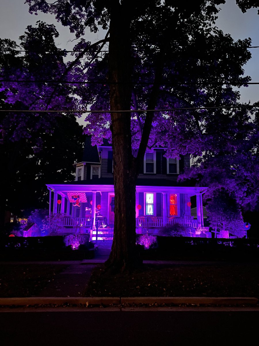 rules_stephen's tweet photo. Our Stephen King House-
Houses on our street in Haddonfield, NJ go all out when it comes to decorating for Halloween. Here’s a peak at our setup dedicated to Stephen King. https://t.co/v9QESrOlsI