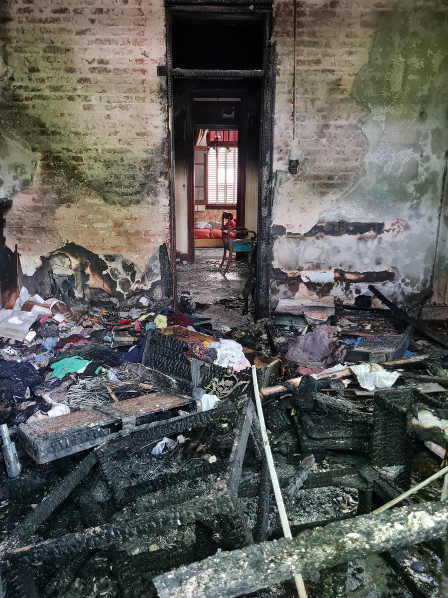 ccandelamc's tweet photo. en la búsqueda solidaria de cualquier tipo de ayuda, ya sea económica o material. La casa se encuentra inhabitable, dejando a 4 integrantes de una familia sin un hogar. Te invitamos un cafecito! ;) https://t.co/ZJ1sEwfCGH
Estamos más que agradecidos por el amor q nos rodea https://t.co/GOOgJLu62n