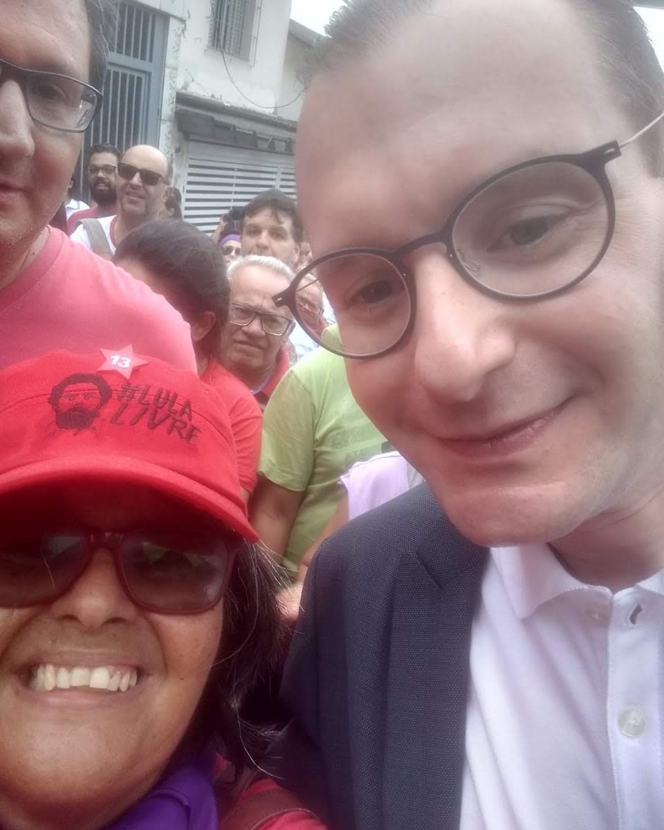 GracaLula's tweet photo. Neste dia 15/10 minha homenagem ao Dr Cristiano Zanin Martins que deu uma aula de Direito ao marreco de Maringá. Parabéns Dr Zanin https://t.co/Ty5y5ZdKM1