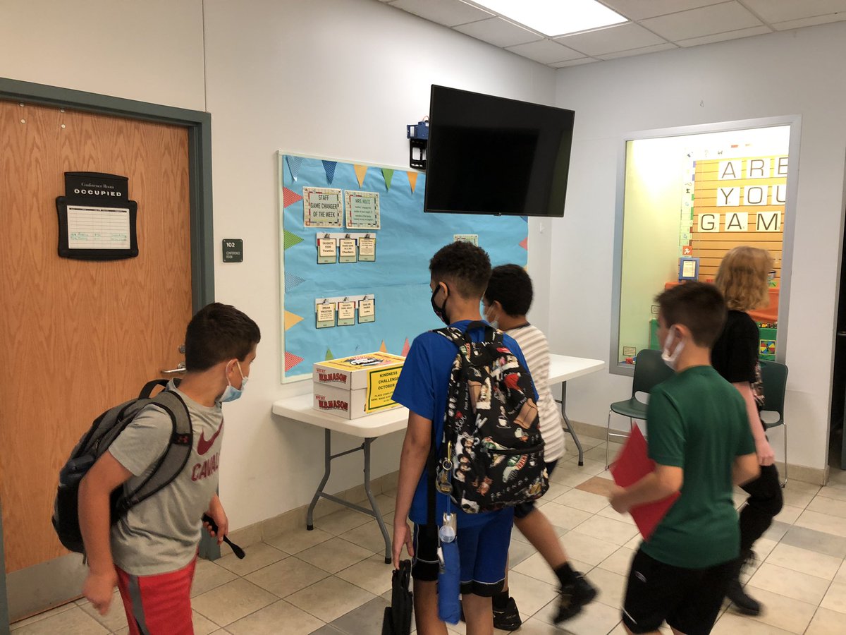 DLSDCounselors's tweet image. Look at all these kindness challenge cards!

@deerlakessd Middle School students &amp;amp; staff were encouraged to take the kindness challenge today. Every student &amp;amp; staff member was given a card and asked to complete the act of kindness. #DLMSTogether #NationalBullyingPreventionMonth