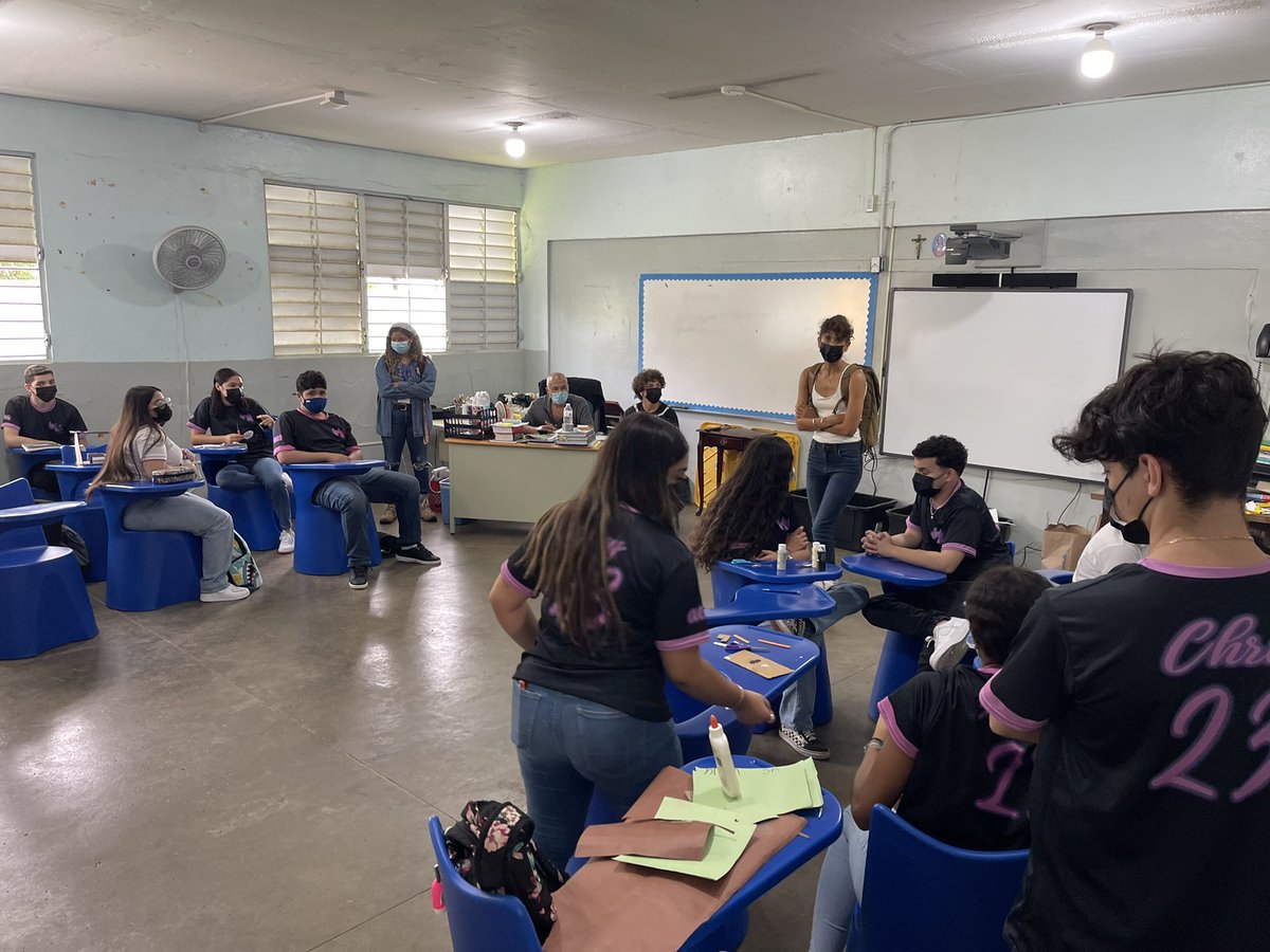 CDTIEorg's tweet photo. @CDTIEorg just finished our first in-person #EntreSesiones, since earthquakes and pandemic,with one of our new partner schools @AcademiaES.  #Mentoria #DesignThinking #Exploraciones #WeAreBack https://t.co/MchLg9YF0H