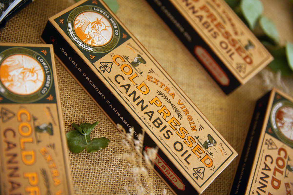 LowellFarms's tweet photo. Have  you tried the Cold Pressed Cannabis Vape Pen? Filled with our premium live rosin sauce, all new cultivars now available on #LowellDirect. 🌱

https://t.co/qwB0K7RTWL https://t.co/jDiGjkgdLR