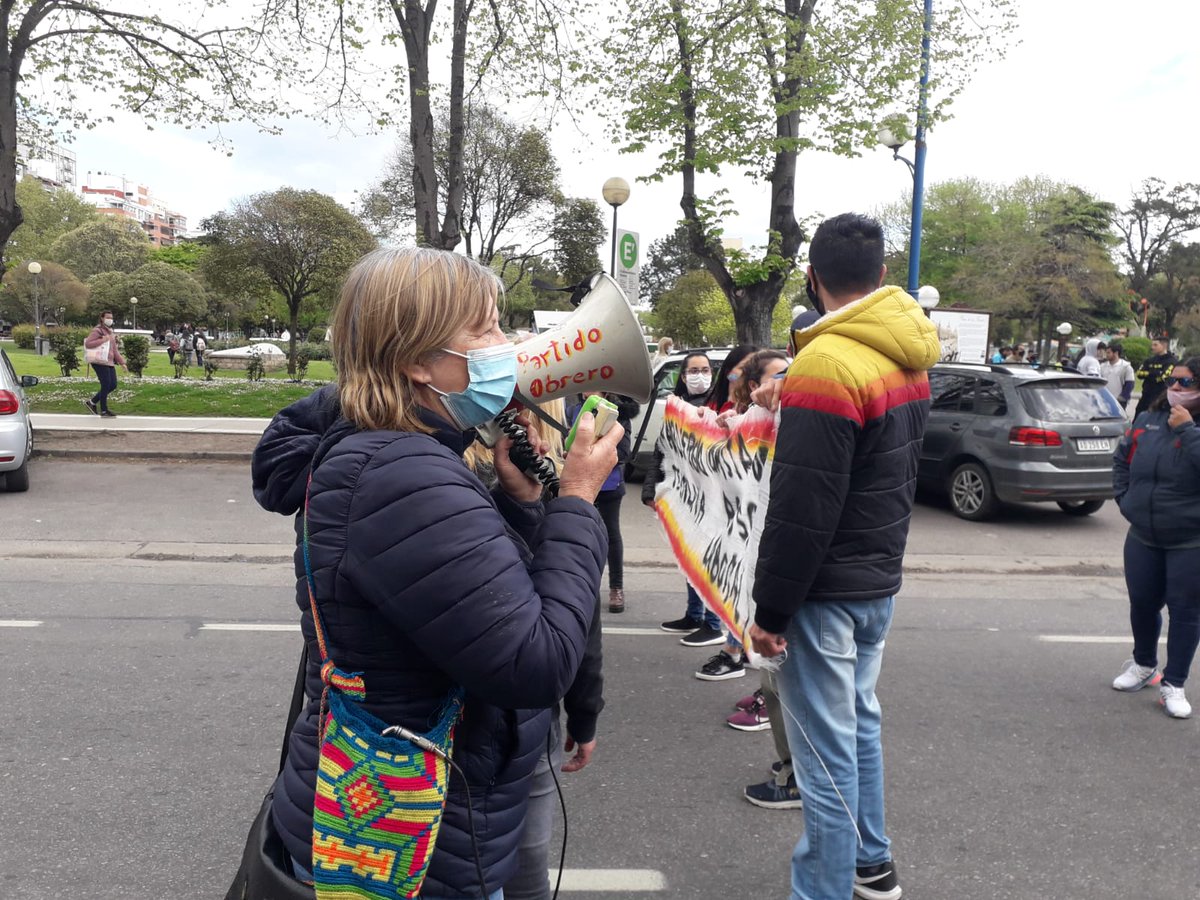 SabrinaGilMdp's tweet photo. Hoy movilizamos al local central de Mauro Sergio en una nueva jornada de lucha de las trabajadoras de Textilana q batallan contra el maltrato laboral. Pago ya de los sueldos adeudados https://t.co/XtjGhPBOcn