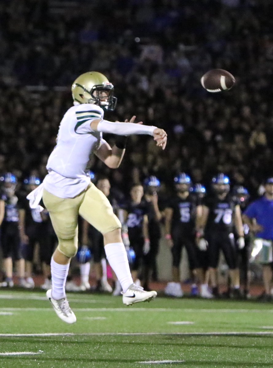 PeytonLyon's tweet image. Tonight is my last high school football game and it feels surreal. Obstacle after obstacle and I’m still here. I thank God for the ability to overcome and conquer. Every day, I suited up and gave it my all, and I can say I truly have no regret. Ready for what’s next. 8 out. 🥋🌊