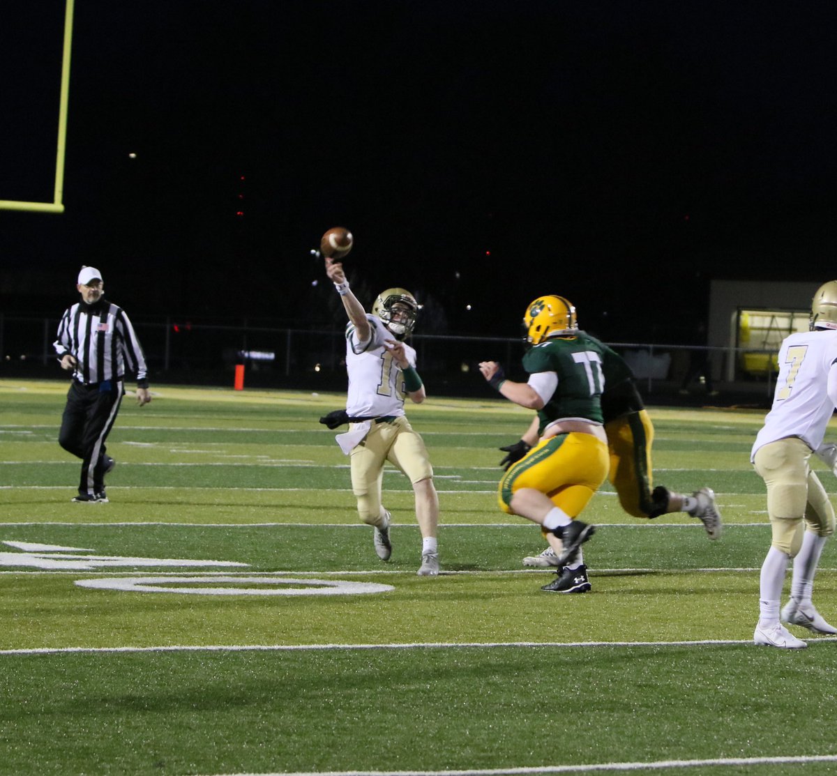 PeytonLyon's tweet image. Tonight is my last high school football game and it feels surreal. Obstacle after obstacle and I’m still here. I thank God for the ability to overcome and conquer. Every day, I suited up and gave it my all, and I can say I truly have no regret. Ready for what’s next. 8 out. 🥋🌊