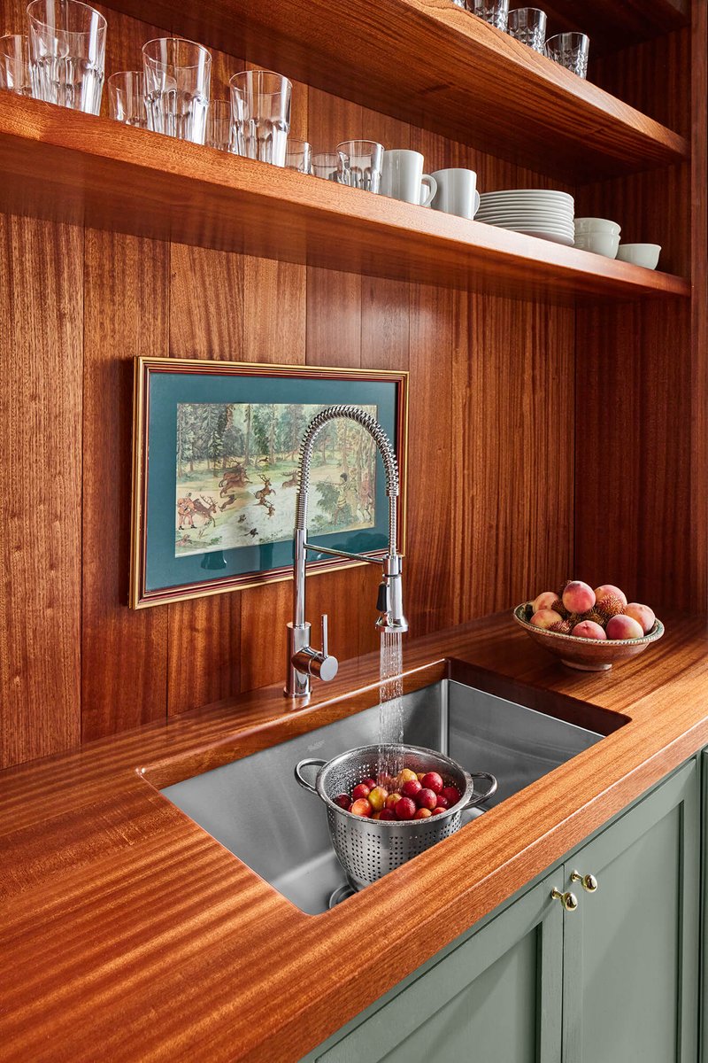 glumber's tweet image. We're excited to see what Stephanie of Sabbe Interior Design has done with her kitchen and pantry design for the @HouseBeautiful Whole Home Texas project.

Special thanks to our sponsors: @CaesarstoneUSA @Elkay_USA @FarrowandBallUS @SerenaandLily

#grothousethings #hgtvmagazine