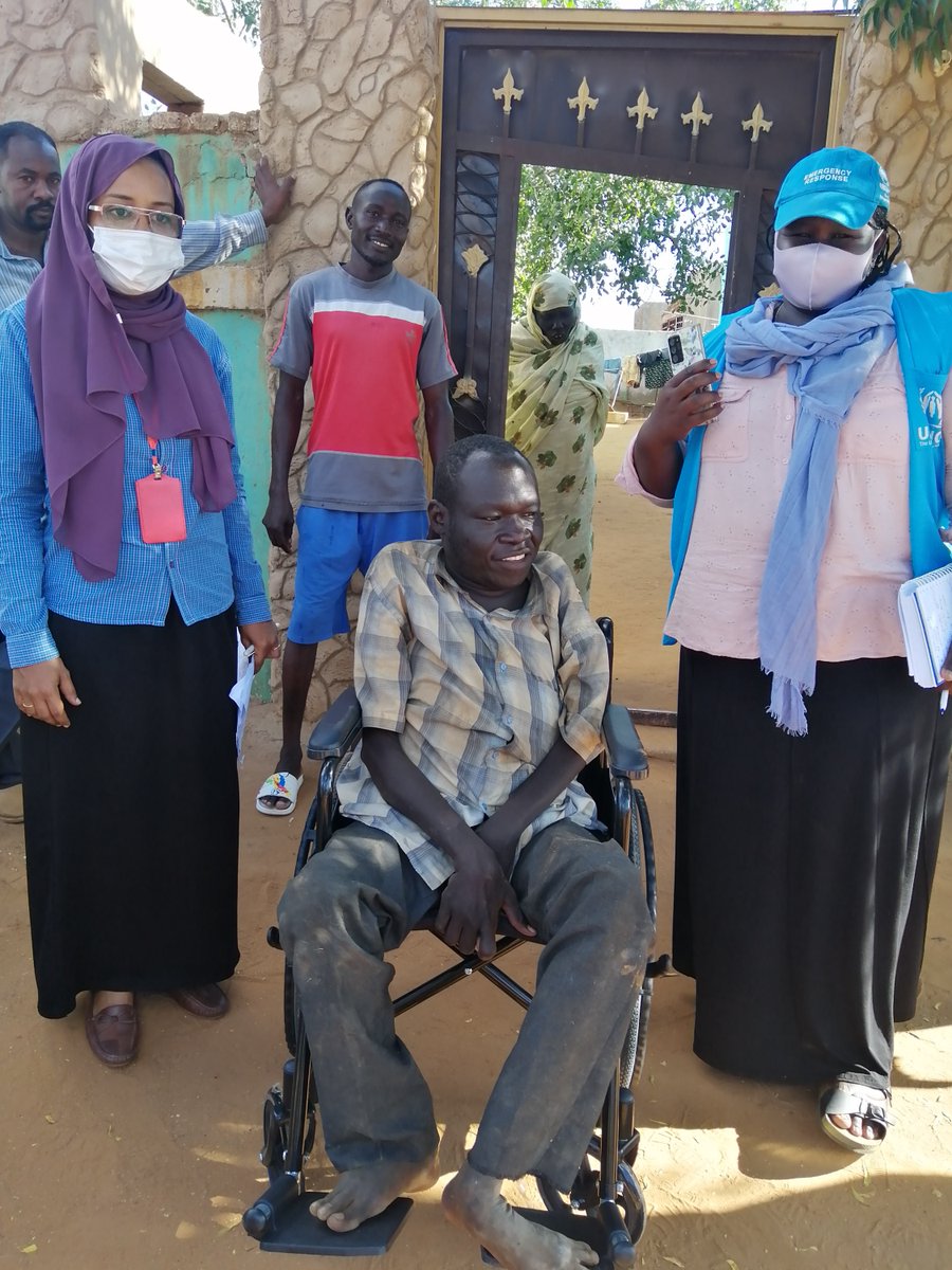Kajirwa's tweet photo. @UNHCRinSudan together with @SC_inSudan distributed assistive devices♿️ to #PWDs from the #IDP  community in El Obeid, North Kordofan🇸🇩. 40 PWDS received wheelchairs👨‍🦽, walking sticks👩‍🦯 and hand-bikes which will help them in their daily movements. https://t.co/Sl9PGy4eNa