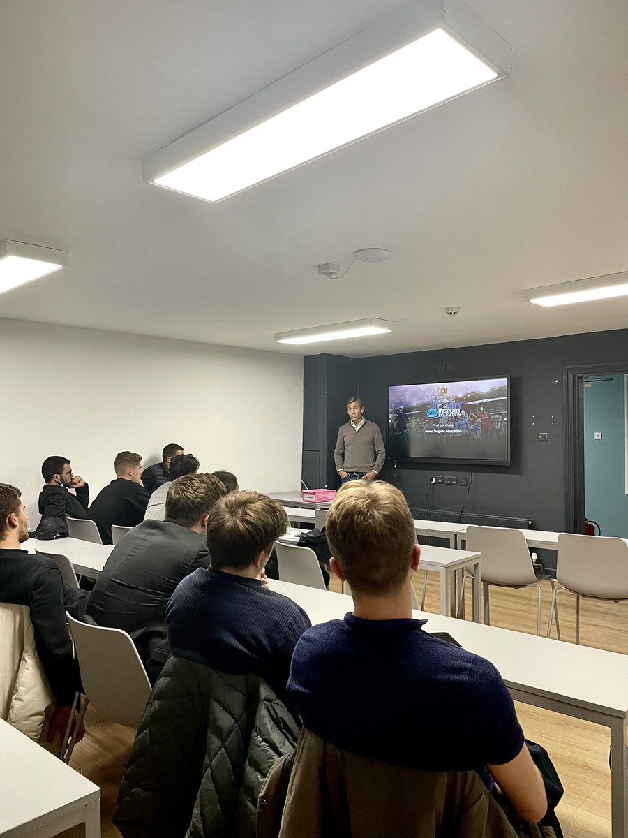 AMOS__London's tweet photo. Highlights of yesterday’s night #networking event @AMOS__London 

Our students had the pleasure to hear incredible stories from sport industry experts 👏
@EASPORTS @InSport_Edu @transferroom 

Thanks Dan Parr, Chloe Guigui &amp; our alumni @ArnaudSivignon for sharing your experience https://t.co/1Pfu5sfctq