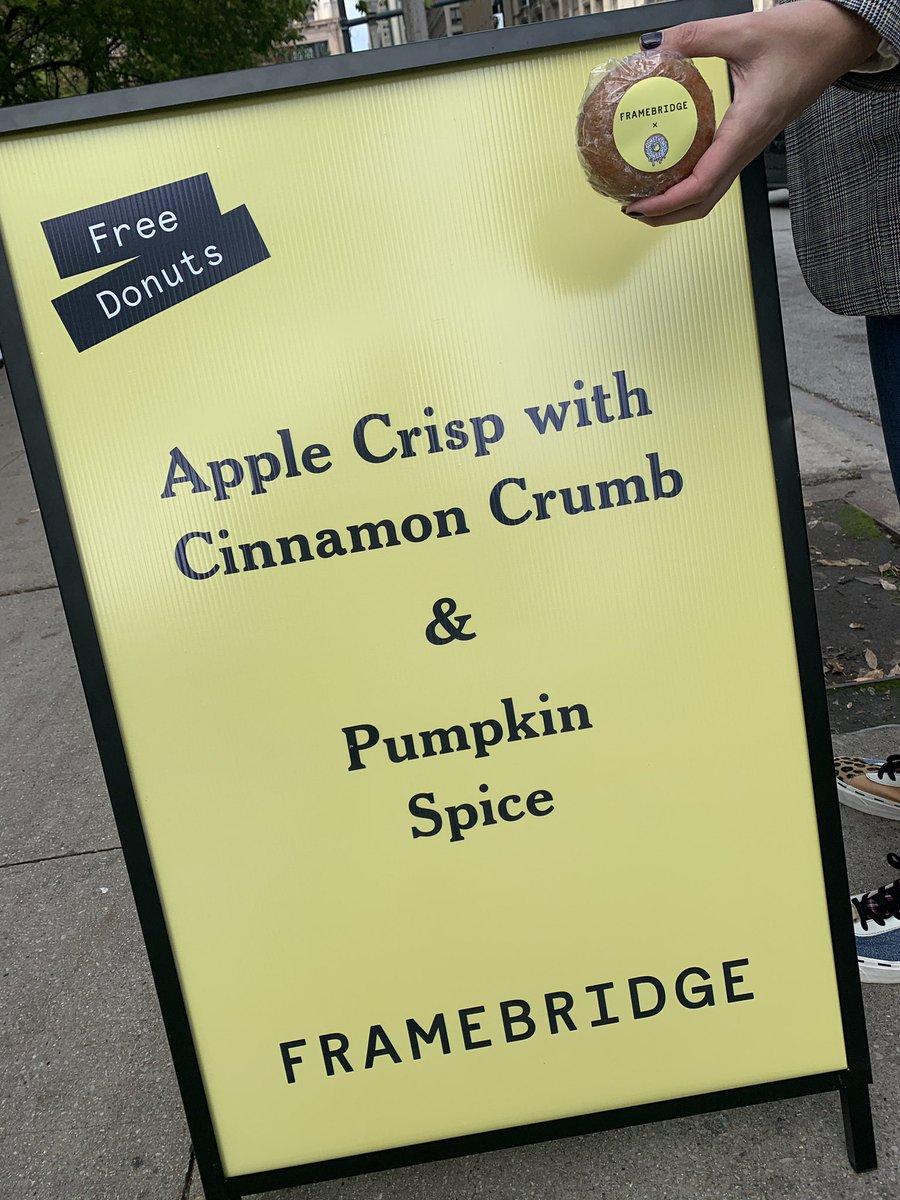 ChicagoThrifty1's tweet photo. #free #donuts sponsored by #framebridge corner of Monroe and Michigan Ave in Chicago, TODAY, Friday, October 15! Until 4pm. @framebridge #thanks #pumpkinspice #applecrisp https://t.co/ULxaYgYIdY