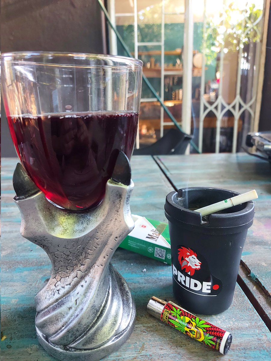 SstormDragon's tweet photo. The end of a perfect week. Moving is stressful but it is nice to have our own space and slowly making things perfect. Kitchen and bathroom are all done.😅The cats love it, i love it and the Hubby loves it.😽
#perfect #weekendvibes #moving4ward #redwine #bliss #cigarette #chilling https://t.co/Wg0ABJUwzG