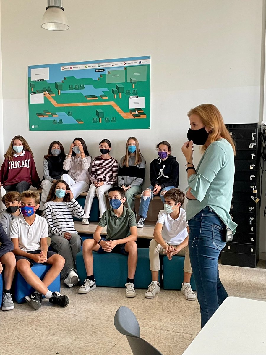 JesuitesEdu's tweet photo. 📹 Avui l’alumnat de 1r d’ESO de #JESarrià ha tancat la setmana parlant de l’impacte de les sèries de tv i de les xxss, i de com és d’important tenir sempre sentit crític i no deixar-se portar per la pressió social i modes. Gràcies per acompanyar-vos @joana_sendra i @rtvenoticies https://t.co/uJuchgiAS2