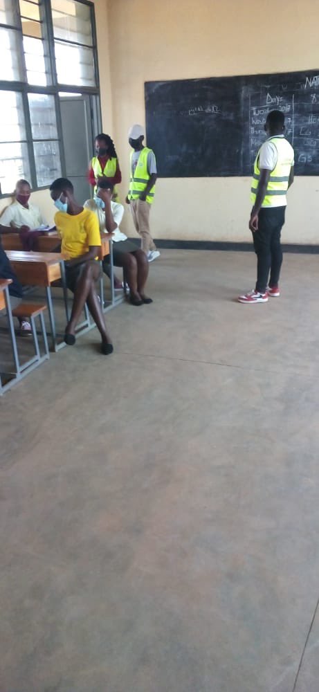 KRyvcp's tweet photo. Uyu munsi urubyiruko rw’abakoranabushake umurenge wa kanombe akagari ka karama bakoze ubukangurambaga mu bigo by’amashuri @RwandaYouthVol1 @CityofKigali @AbdallahMurenzi @EricBayisenge @KicukiroV @KanombeS https://t.co/6SBrXb905K