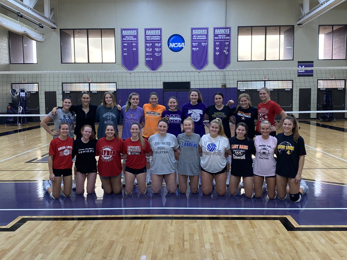 UMUVB's tweet photo. Repping our high schools today for practice! 😈 #gamedaypractice https://t.co/BiQv1UYETz