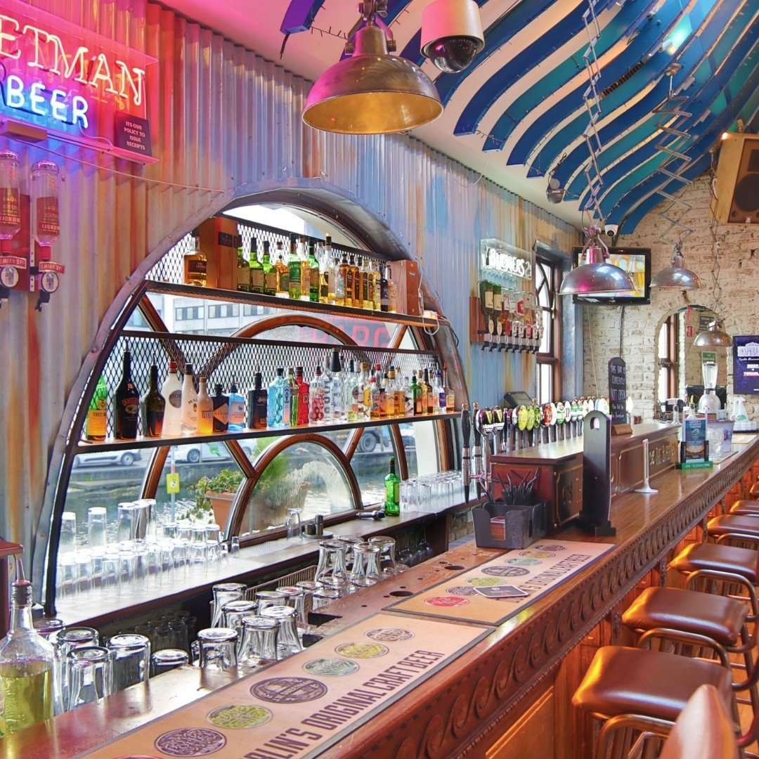 The ultimate weekend experience here at The Barge🍻Who's joining us for good food &amp; plenty of drinks?