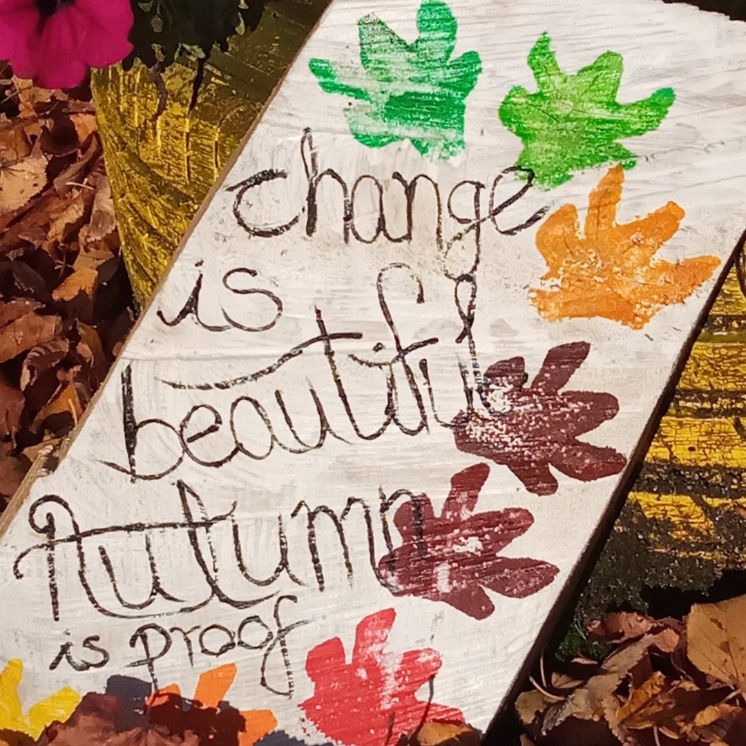 CaritasCareUK's tweet photo. As the season’s change and we slip into Autumn one young man who attends VIP described Autumn as “different but things are beautiful”. He designed a garden ornament using recycled wood and his favourite quote, truly inspirational. 😍🍁
#autunm🍁 #autunmcolors #autumn2021 https://t.co/gJbztG7UNI