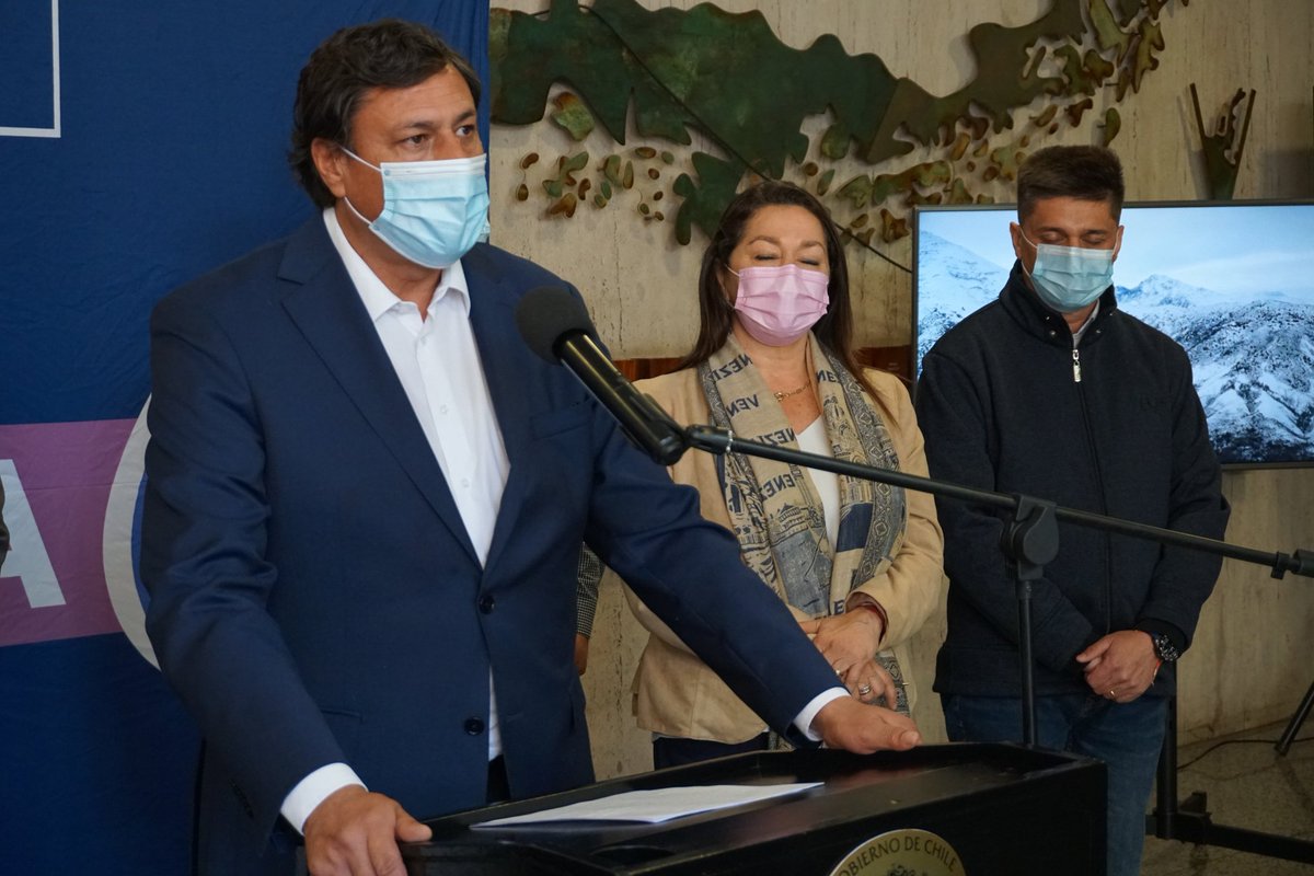 ⭕ En representación de la <a href="/AChMChile/">ACHM Asociación Chilena de Municipalidades</a> la Presidenta de la Comisión de Recursos Hídricos, Alcaldesa de <a href="/MunicipalidadM4/">Municipalidad_MariaPinto</a>, <a href="/Jessica_Mualim/">Jessica Mualim</a>, participó en la firma del #CompromisoPorElAgua
junto a las Asociaciones de Municipios <a href="/AmuchChile/">AMUCH - Asociación de Municipalidades de Chile</a> y <a href="/AMUR_CHILE/">Asociación de Municipios Rurales</a> y el <a href="/mop_chile/">Ministerio de Obras Públicas🇨🇱</a> <a href="/amorenocharme/">Alfredo Moreno Charme</a>