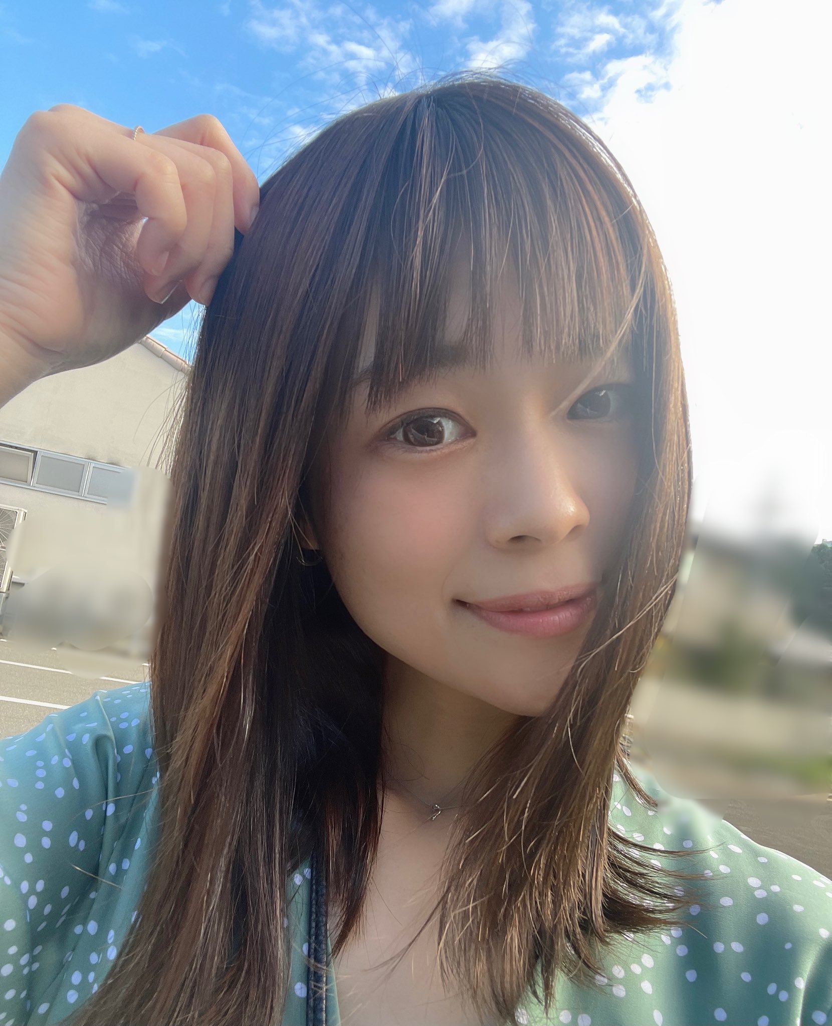 森開こゆき テレビ金沢アナウンサー 髪の毛 秋を意識して少し落ち着いた色にカラーしました 前髪は今流行り のシースルーと 普段通りと2パターンできるようにカットしてもらったんですが 上手くセットできるのか シースルー前髪ってどうキープ