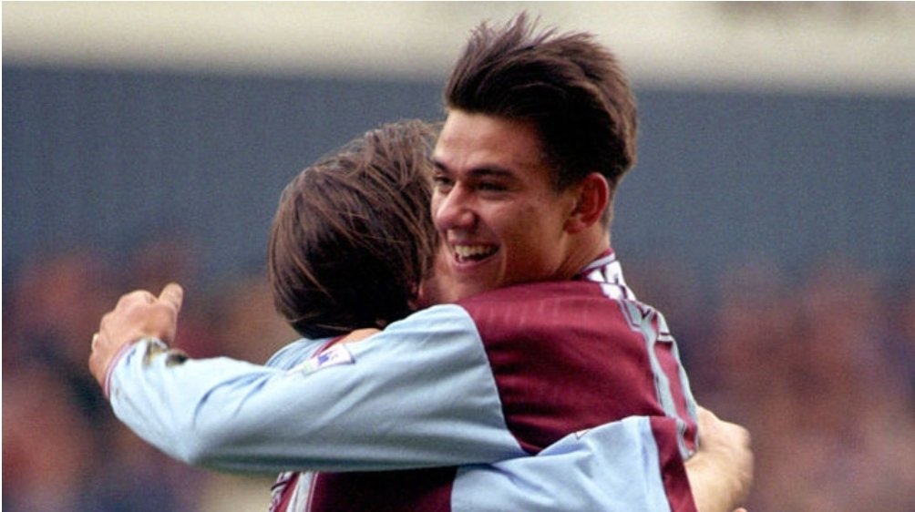 SPORTSMODEZ (@sportshubvideo) on Twitter photo NEW INTERVIEW: <a href="/Stevegjones70/">Steve jones</a>
We were delighted to meet former West Ham, Bournemouth & Charlton Athletic cult hero, Steve Jones. ⚽
Steve talked through some memorable goals & stories of Harry Redknapp.
#WHUFC #CAFC #BournemouthFC
GIVE IT A WATCH: sportshubvideo.com/en_GB/video/14… ⬆️ NEW INTERVIEW: <a href="/Stevegjones70/">Steve jones</a>
We were delighted to meet former West Ham, Bournemouth & Charlton Athletic cult hero, Steve Jones. ⚽
Steve talked through some memorable goals & stories of Harry Redknapp.
#WHUFC #CAFC #BournemouthFC
GIVE IT A WATCH: sportshubvideo.com/en_GB/video/14… ⬆️