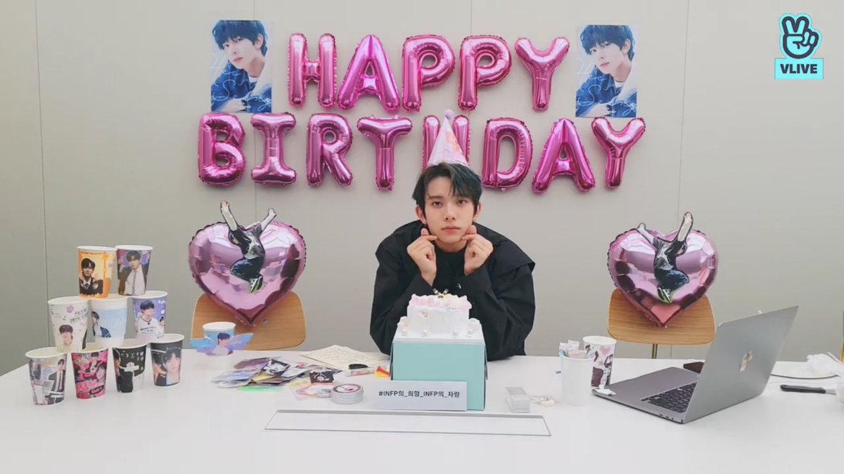BiasedEnhypen's tweet photo. [RESUMEN EN VIVO 🌟] 15/10/21
"Cumpleaños de hámster🐹🎂 #HEESEUNG"

- ¡Heeseung vino a celebrar su cumpleaños con nosotros! ❤️
- El live siguió fallando pero funcionó después de algunos intentos 😆
- ¡Dijo que probablemente sea porque los ENGENES entraron tan rápido a la vez! https://t.co/0H7Nln8hOw