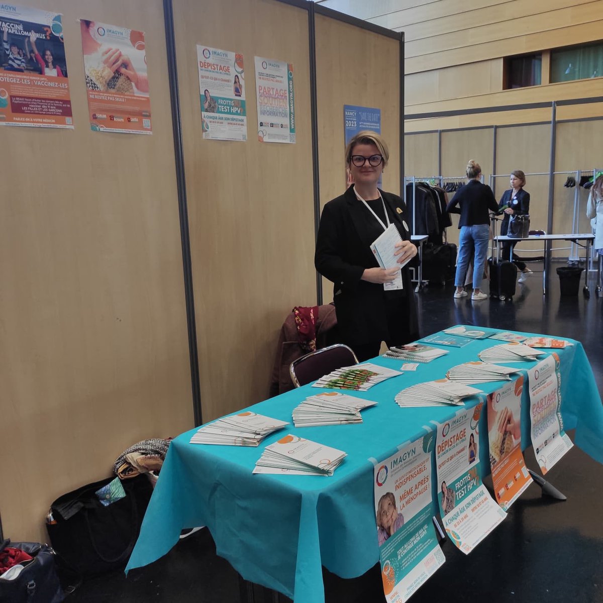 DelcroixSteph's tweet photo. Ce matin, présence de l'association #Imagyn au congrès des pharmaciens oncologues à Nantes.
Parler des cancers gynécologiques aux professionnels afin de mettre la patiente au cœur des traitements.
On lâche rien 👊 https://t.co/6w5ONEAo9Z