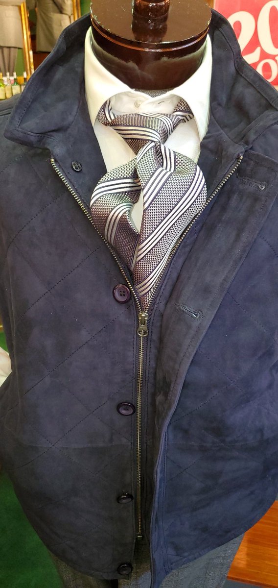 BruceBairdCo's tweet photo. FridayForm. Loosen the tie, it's Friday.  #turtleson #gitmanbros #jzrichards #fridayvibes https://t.co/rAakHViwzv