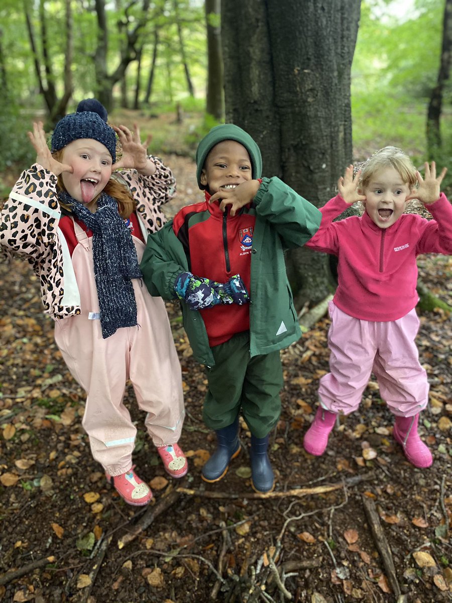AlbynSchool's tweet photo. Our P2s had a fantastic time at their outdoor learning afternoon at Hazlehead Park last week 🍁🌿🍂🏕🎨
#outdoorlearning #nature #beyondtheclassroom #albynschooloutdoorlearning #lessonsoutside https://t.co/yqW1visz5w