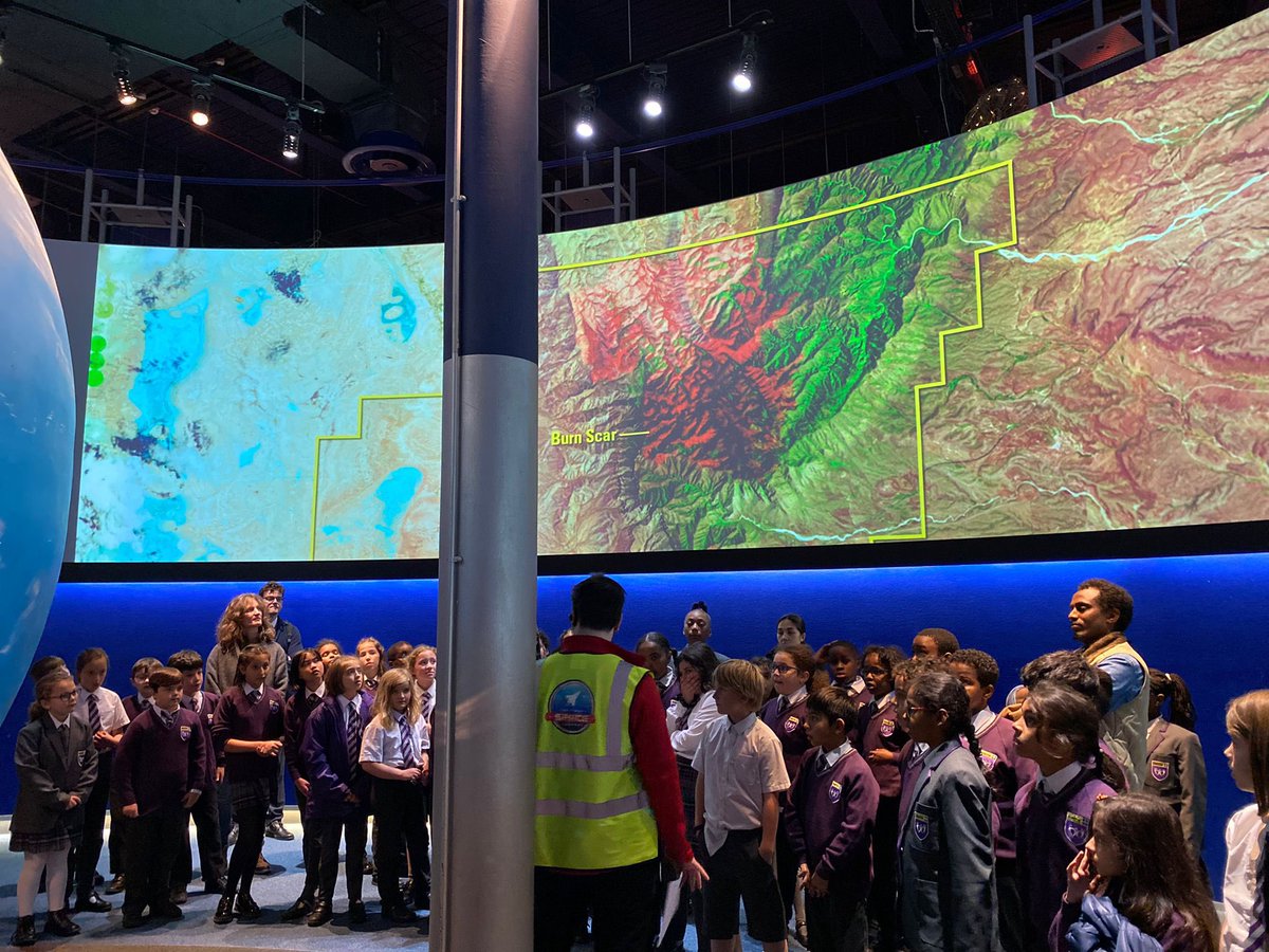 HPA_Philip_Lane's tweet image. #HPAPLYear5 listened carefully to the experts when they arrived and then got stuck in to some experiments of their own!
#HPAPLScientists #HPAPLInspires