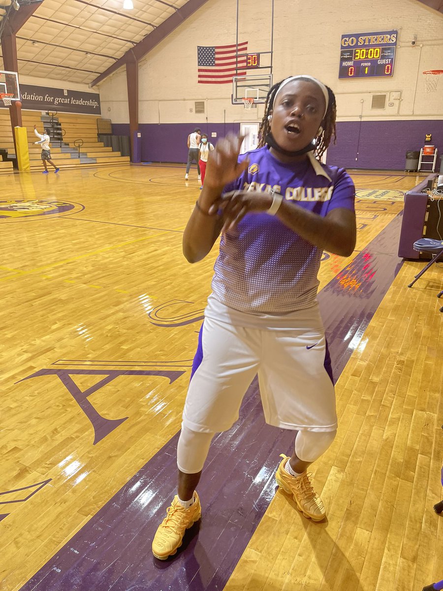 HooperDreadHead's tweet photo. after a long two years out, it feels good being back #firstlove🏀 https://t.co/EFv28QeMU8