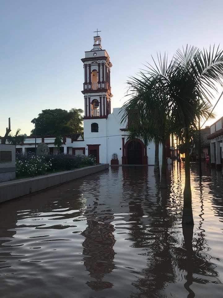 NayEnDigital's tweet photo. La Isla de Mexcaltitán amaneció de esta manera, con el agua entre sus calles. 

A través de imágenes y videos, los habitantes de este #PuebloMágico solicitan ayuda urgente para ellos. #Pamela #HuracánPamela #Nayarit https://t.co/noWOt4K2sT
