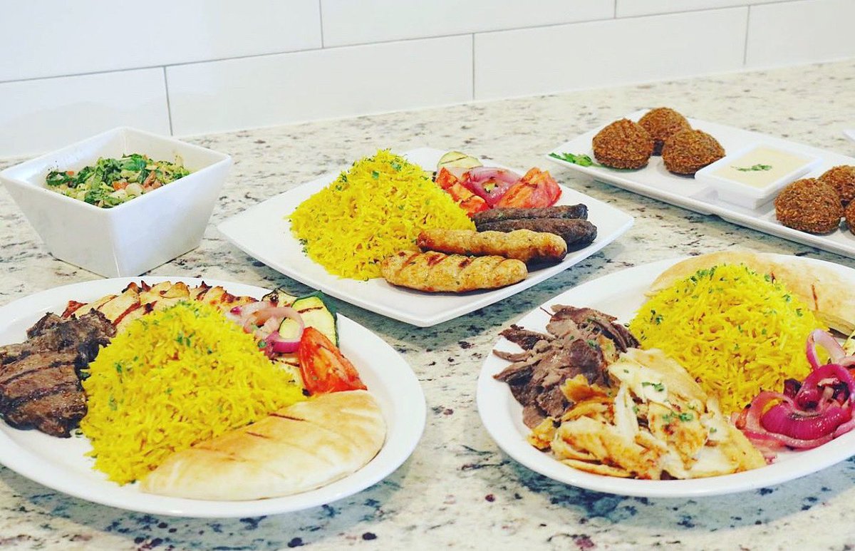 We think Friday calls for a celebratory #pitaparlor feast! Treat yourself to a delicious meal this weekend 🍽 
.
.
.
#pitaparlorchicago #pitaparlorlogansquare #chicagogram #chicagofoodscene #healthyfood #chicagofoodauthority #logansquare #logansquarechicago #chicagofoodies