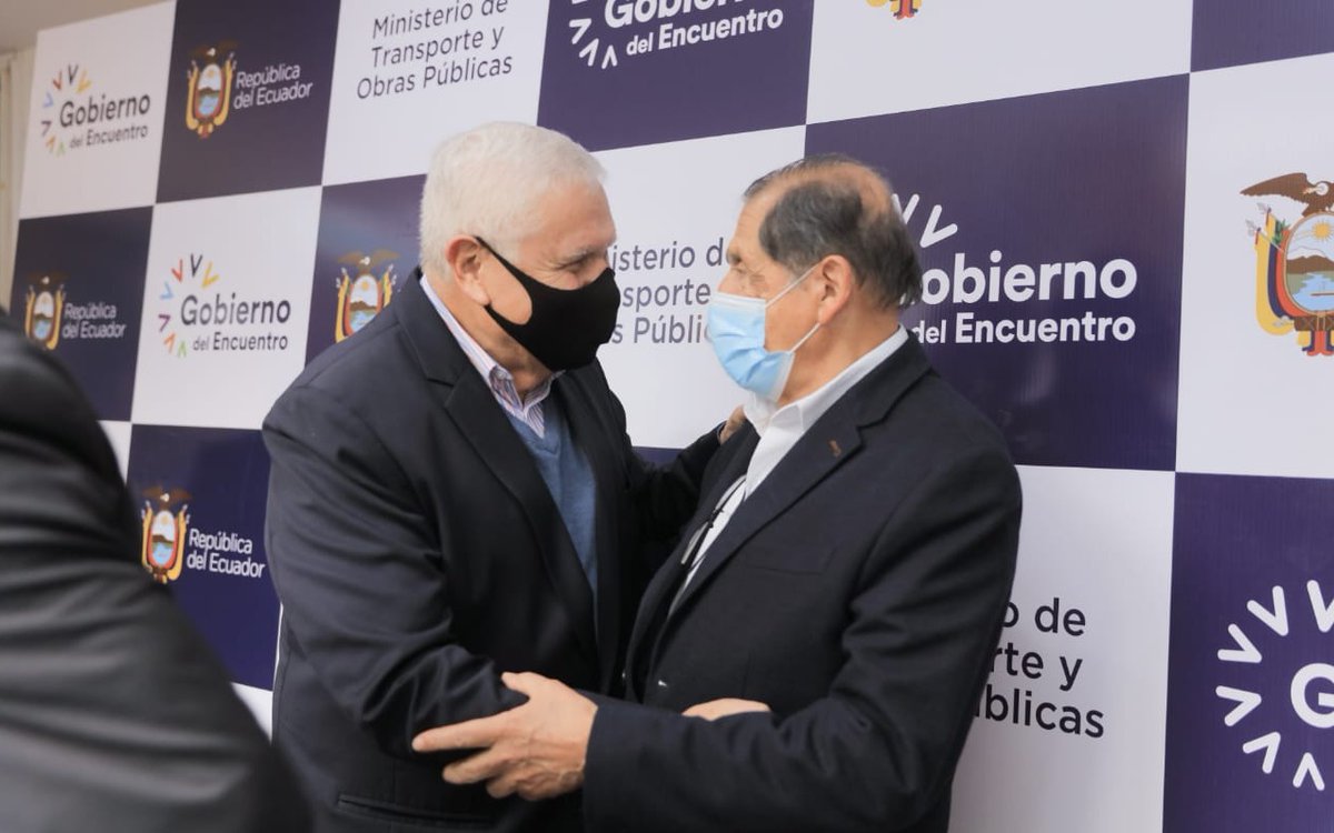 Nuestro trabajo siempre está orientado en buscar acciones que permitan beneficiar a la población lojana. Hoy, en el Encuentro Nacional por la Conectividad y Vialidad firmamos una carta compromiso con la <a href="/CTEcuador/">Comisión de Tránsito 🇪🇨</a> y el Ministro de <a href="/ObrasPublicasEc/">Ministerio de Transporte y Obras Públicas 🇪🇨</a> para señalizar las vías urbanas.