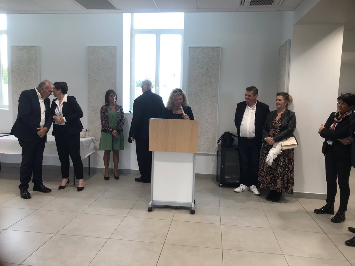 remise locale du #MercureOr2021
La <a href="/CCIDeuxSevres/">CCI Deux-Sèvres</a> et <a href="/MacifAssurances/">Macif</a> sont fiers de remettre le #MercureOr2021 à la Boulangerie Pâtisserie Fabrice et Caroline Gaborieau la Forêt sur Sevré en présence Thierry Marolleau Maire 
Soutenons le commerce local 
<a href="/ccifrance/">CCI France 🇫🇷🇪🇺</a> 
<a href="/Economie_Gouv/">Ministère de l'Économie et des Finances</a>