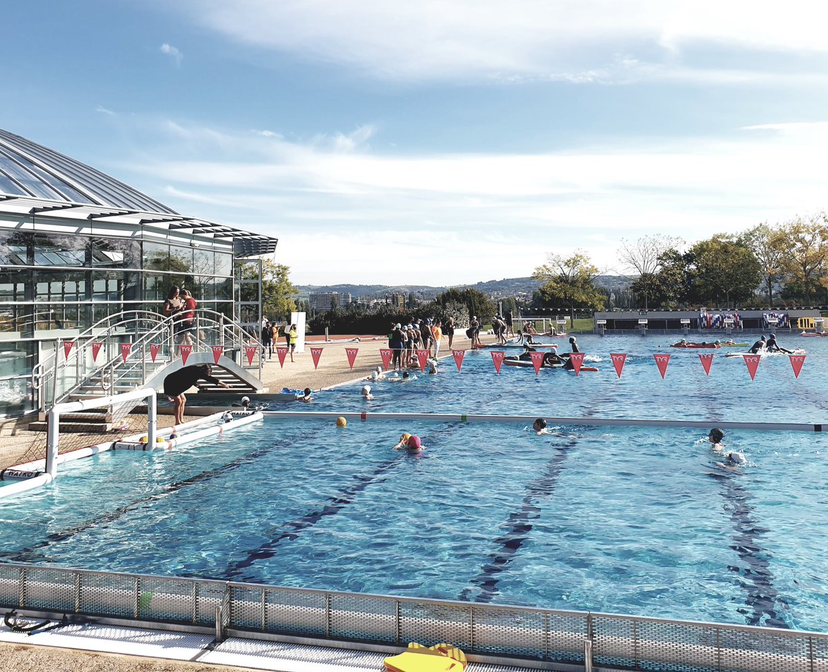 #EnDirect Grâce au projet JAN+ de l’UNSS, 150 enfants ont découvert aujourd’hui la pratique des sports aquatiques 💦 La FFN et la Ligne AURA ont proposé une initiation au water-polo 🤽🏼‍♂️ Belle réussite !