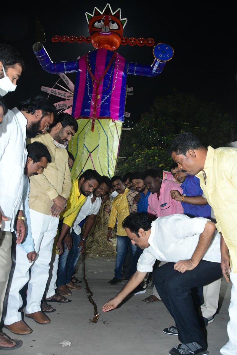 Babafasiuddin's tweet photo. On the ocassion of #VijayaDashami, Ravana Dahan programme was organised today at Pankha Bus Stop, Borabanda. MLA Maganti Gopinath Garu joined as our chief guest. https://t.co/VOJ0Hl64Ln