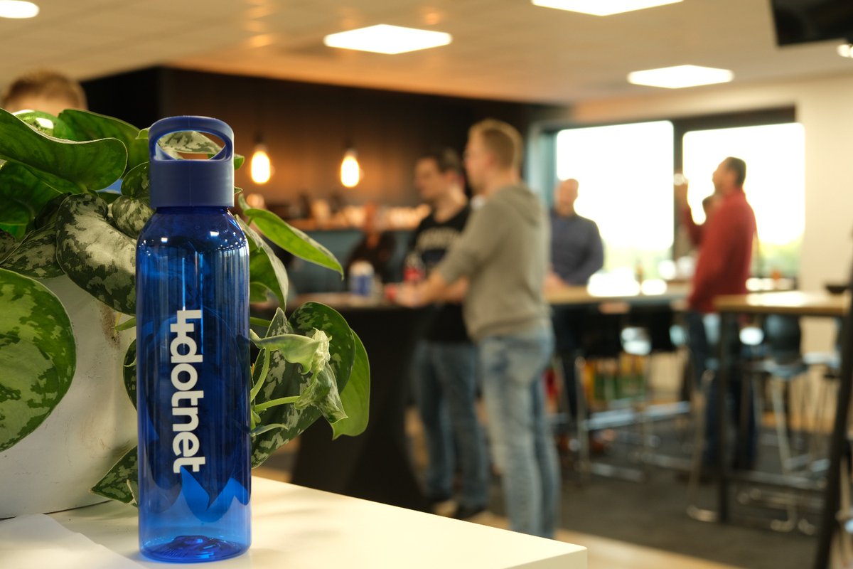 4Dotnet's tweet photo. Aftrap van @DotNetFriday. Heerlijk om weer in real-life kennis te delen! Een borrel en een hapje erbij: een topcombinatie😉 #DotnetFriday #dotnet #4dotnet #kennisdelen https://t.co/AxzCl8Br5Y