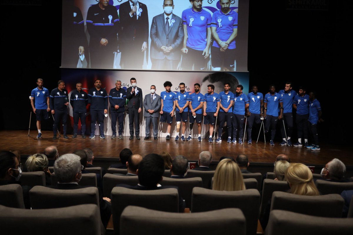 🥇 GAGİAD XII. ÖDÜL TÖRENİ

Spor / Takım Dalında Ödül Sahibi
Şahinbey Ampute Futbol Takımı
#GagiadÖdülTöreni