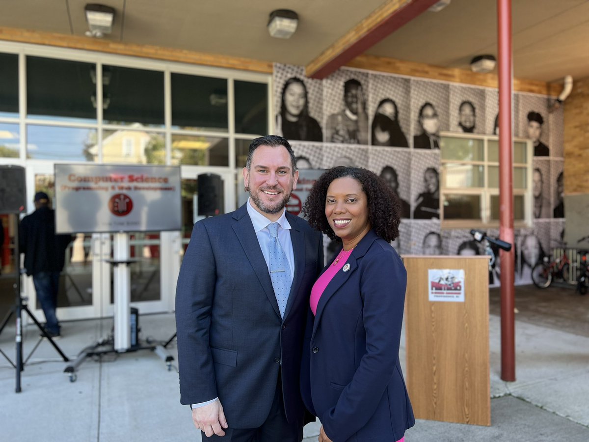 LGSabinaMatos's tweet image. Thank you to the @RIDeptEd and @AInfanteGreen, @pvdschools, @CCRINews and the @Tech_Collective for creating this great new partnership!