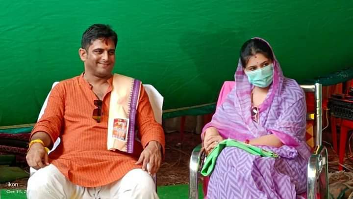 Few clicks from  today's visit by My beloved leader <a href="/DeoKalikesh/">Office of Kalikesh Singh Deo</a> Sir with his wife <a href="/meghna1014/">Meghna Singh Deo</a>  at #Rathpur Birmaharajpur...visited the pandal, spent time speaking with the people. 
#Dussehra2021 #HappyDussehra2021 
<a href="/bjd_odisha/">Biju Janata Dal</a> <a href="/BJD4Balangir/">BJD Balangir</a>