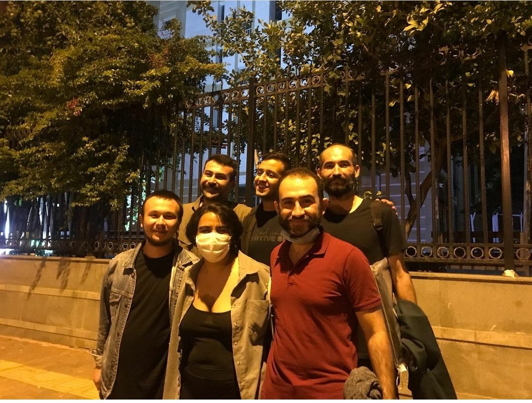 Kızıldere anmasına katıldıkları için gözaltına alınan yoldaşlarımız serbest. Her zaman dediğimiz gibi, Mahirleri anmak suç değildir, bizleri her sindirme çabanızda sesimizi daha gür çıkartacağız.