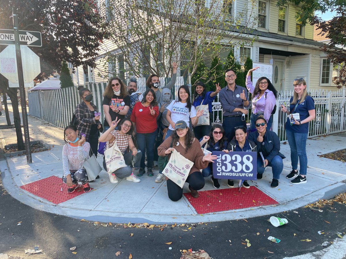 FeliciaSinghNYC's tweet photo. 🌻Big thank you to @RWDSU members for knocking doors with us yesterday! Shout out to my fellow Democratic nominees for City Council @juliewon2021, @LindaLeeforNYC, @SandraForNY1 and @voteshekar for helping us #FlipThisDistrict! 
Come knock doors with us! https://t.co/YQ0BpzVAu4 https://t.co/yrB2jfM98Y